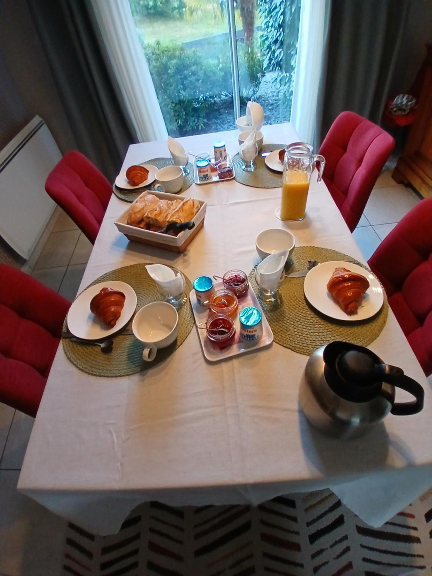 Chez Bernard Et Nicole Bed & Breakfast Betton Luaran gambar